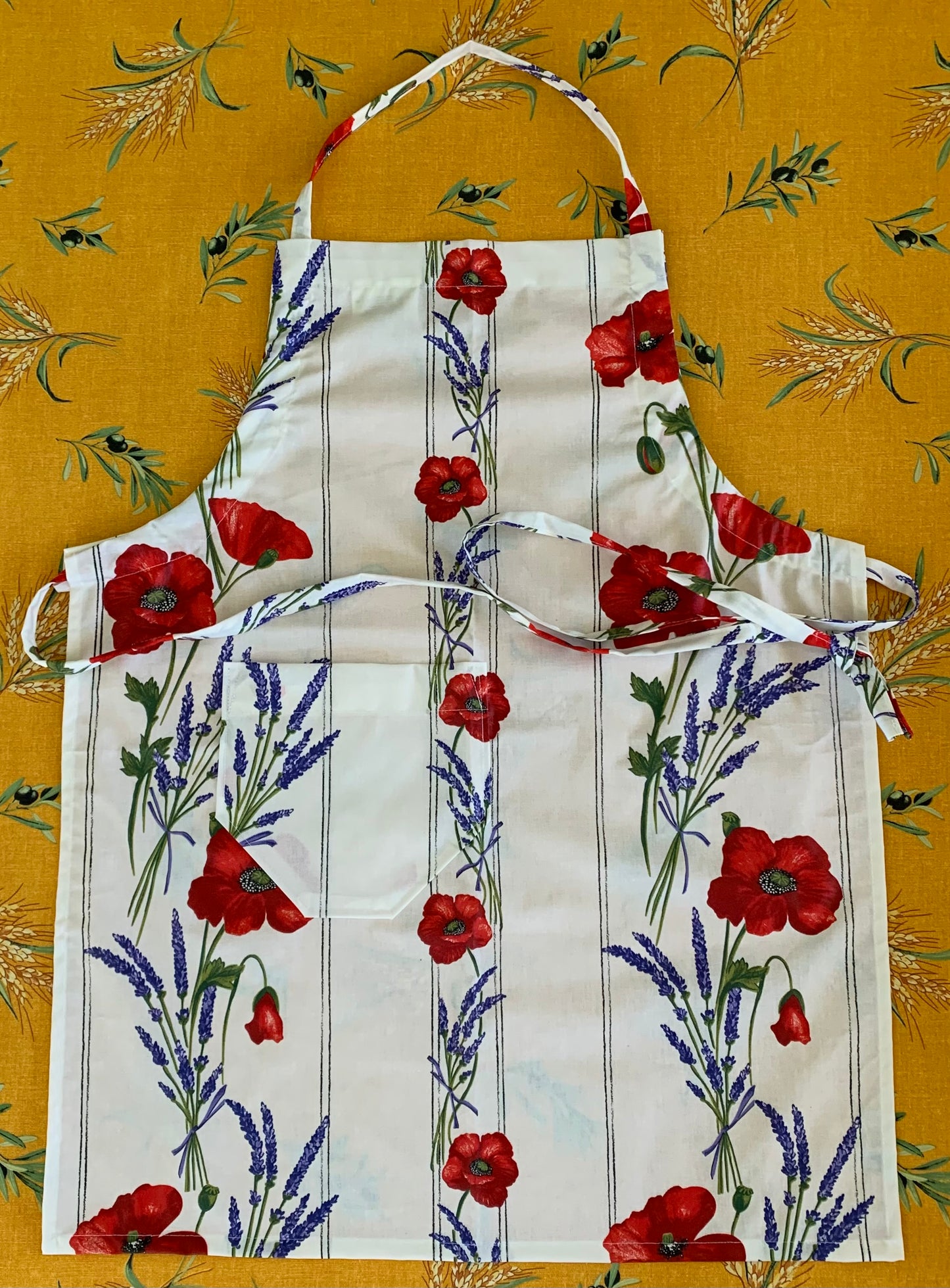Coated White Poppies Apron $29.90 each